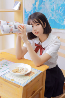 打扑克剧烈摇床不盖被子
